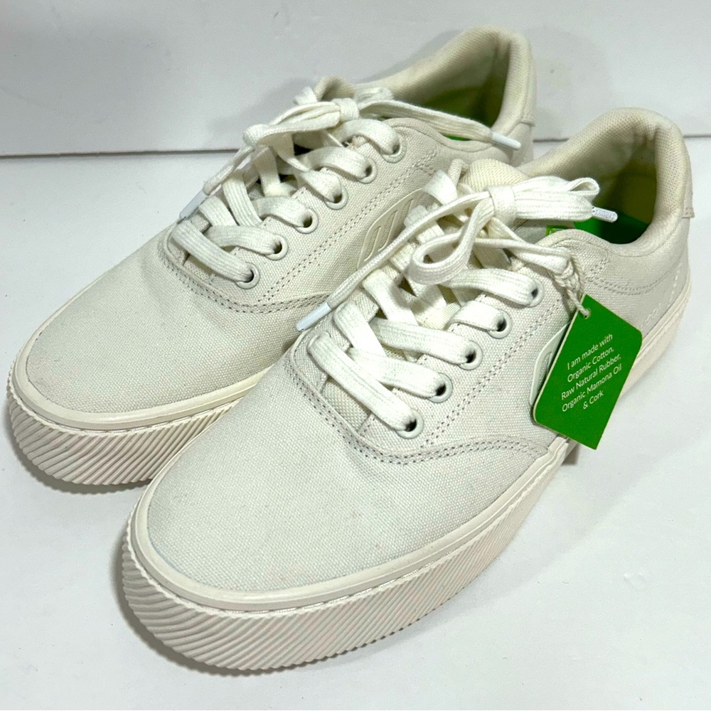New Cariuma NAIOCA canvas sneakers in white women's size 9.5/Men's size 8